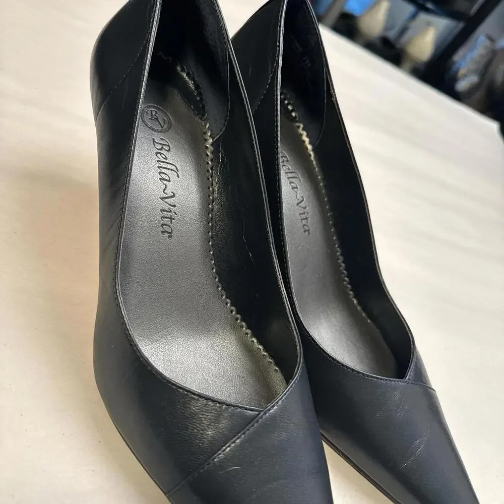 Bella-Vita Navy Leather V-Cut Office Siren Pumps size‎ 7